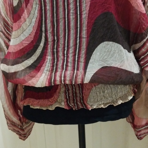 Bebe Chiffon Blouse in Shades of Red. Size M - Picture 3 of 7